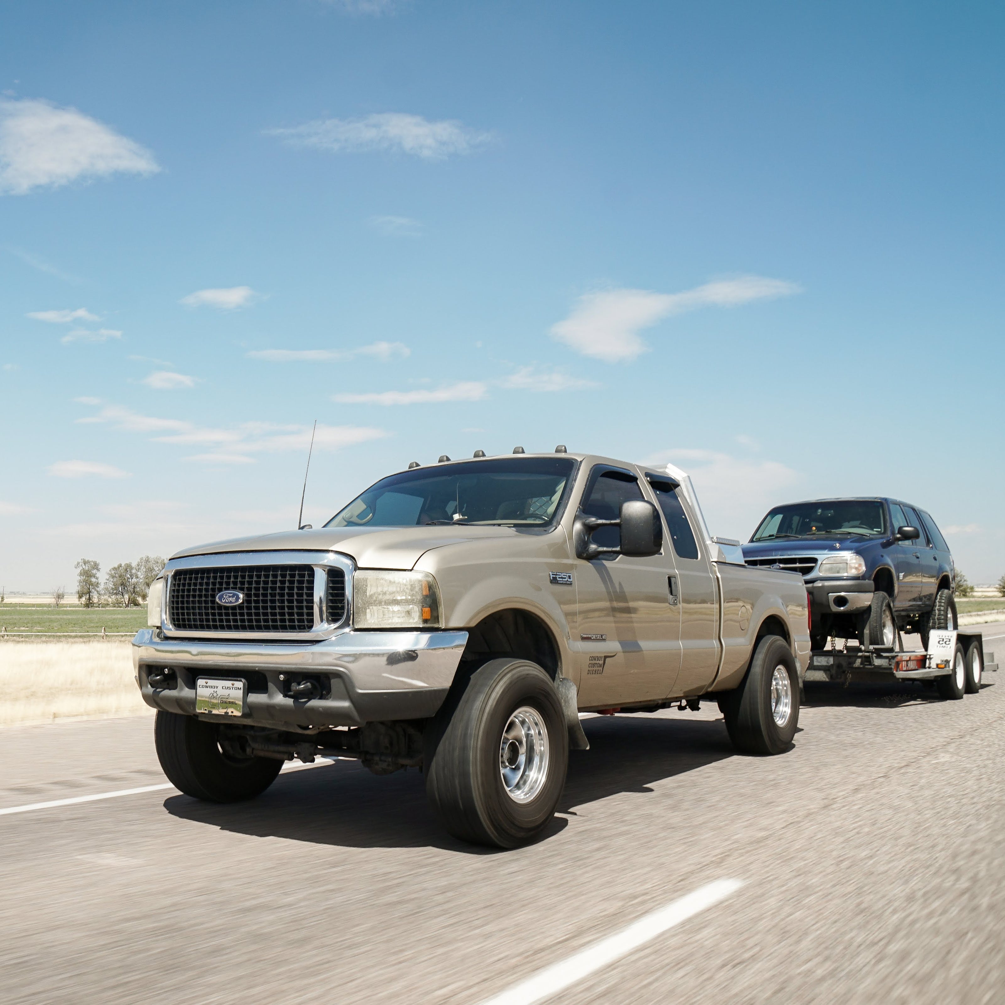 7.3 powerstroke diesel towing a trailer
